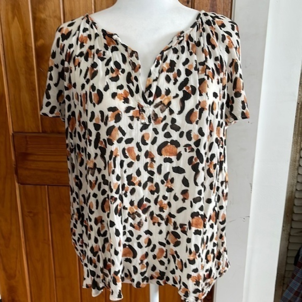 Show Me Your Mumu Animal Leopard Cheetah  V Neck Short Sleeve Flowy Top small